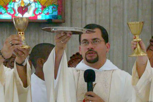 Resultado de imagen para sacerdote Fray Miguel acusado de violaciÃ³n
