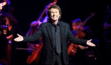 El cantante Raphael aplaza su concierto en Moscú por un resfriado