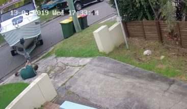 Australiano es arrastrado por su bote cuando intenta sostenerlo de su vehículo 