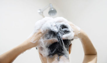 Ministra chilena aparece duchándose en un video para promover el ahorro de agua