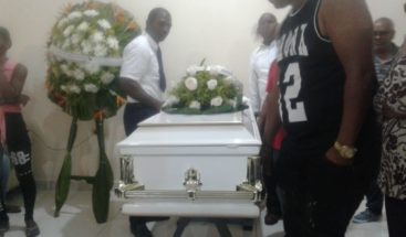 Encuentran hombre asesinado en SDE; familiares piden investigar el caso