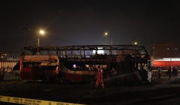 Fiscalía confirma 17 fallecidos por incendio de autobús en Lima-Perú