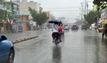 Vaguada provoca aguaceros, tormenta eléctrica y rafagas de viento en varias provincias