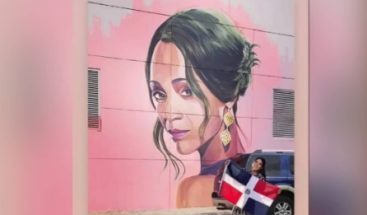 Zoe SaldaÃ±a reacciona felizÂ tras conocer que su rostro se encuentra en mural de SantiagoÂ Â 