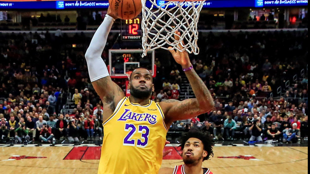 LeBron James consigue otro triple-doble en victoria de los Lakers