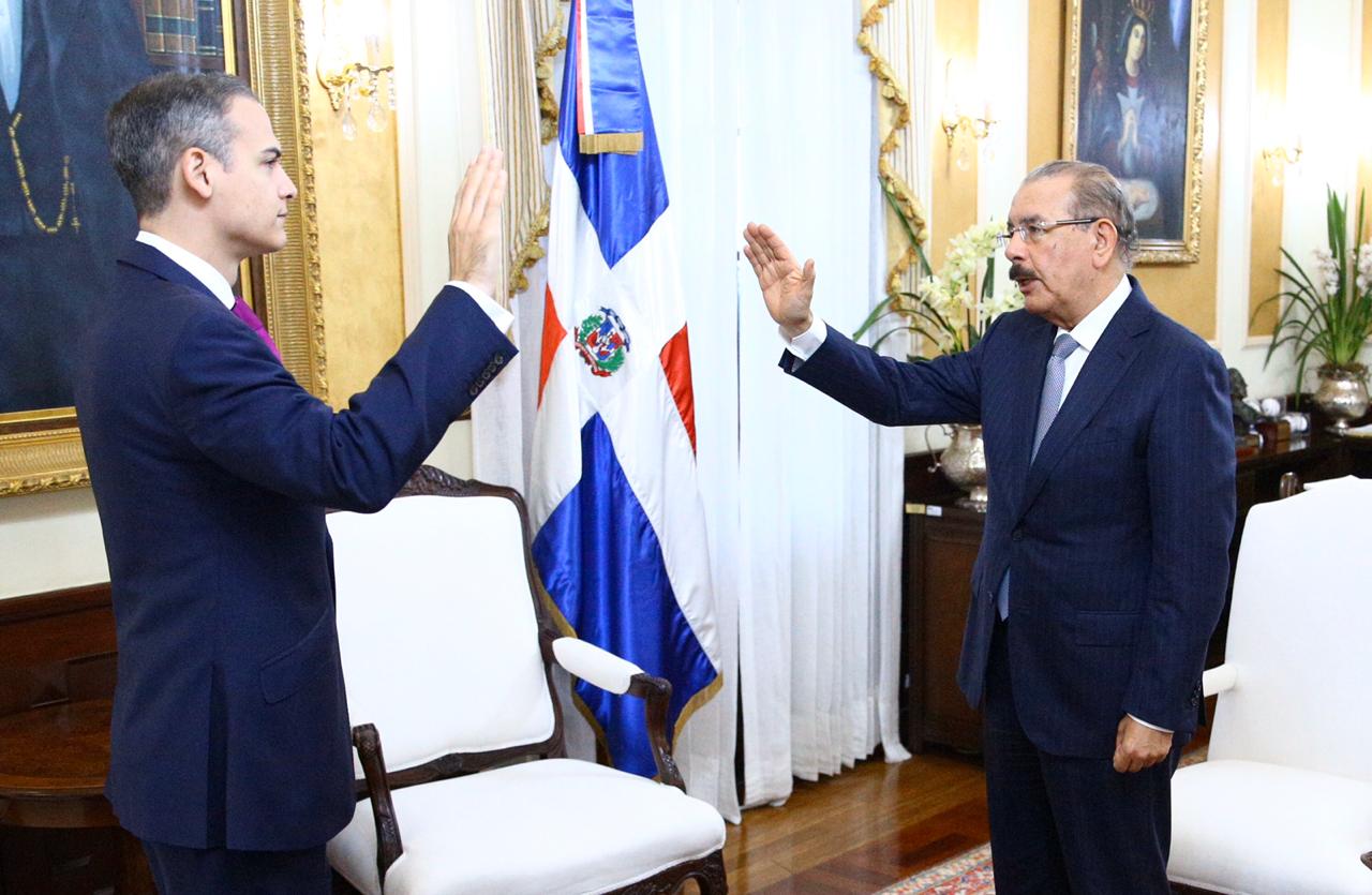 Josué Fiallo es juramentado como representante permanente de RD ante la OEA