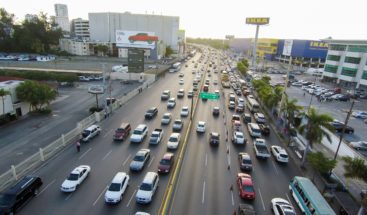 Rescatan joven secuestrada dentro de vehículo que circulaba por la avenida John F. Kennedy