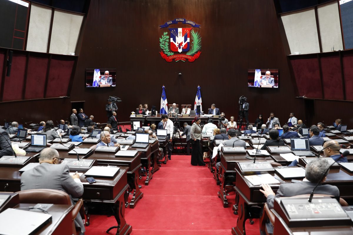Diputados aprueban presupuesto general 2020 de casi un billón de pesos