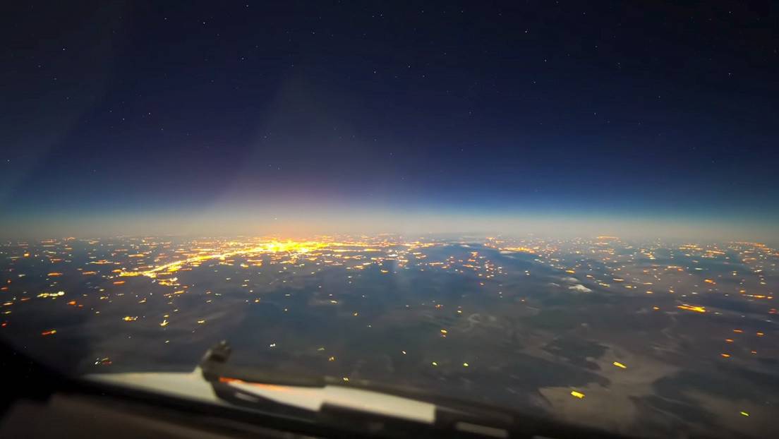 Piloto muestra imágenes sorprendentes de la tierra desde cabina de avión
