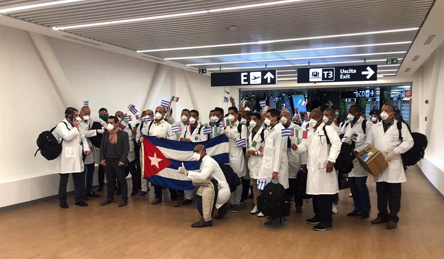 ¿Por qué los médicos cubanos cotizan al alza en la crisis del COVID-19?