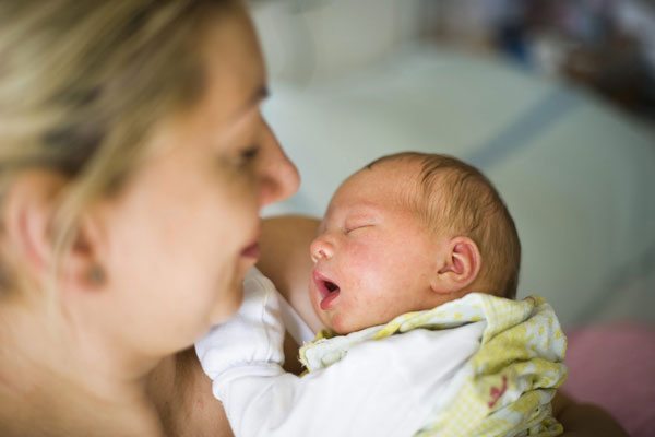 Muere bebé que nació de una madre positiva a coronavirus en San Francisco de Macorís