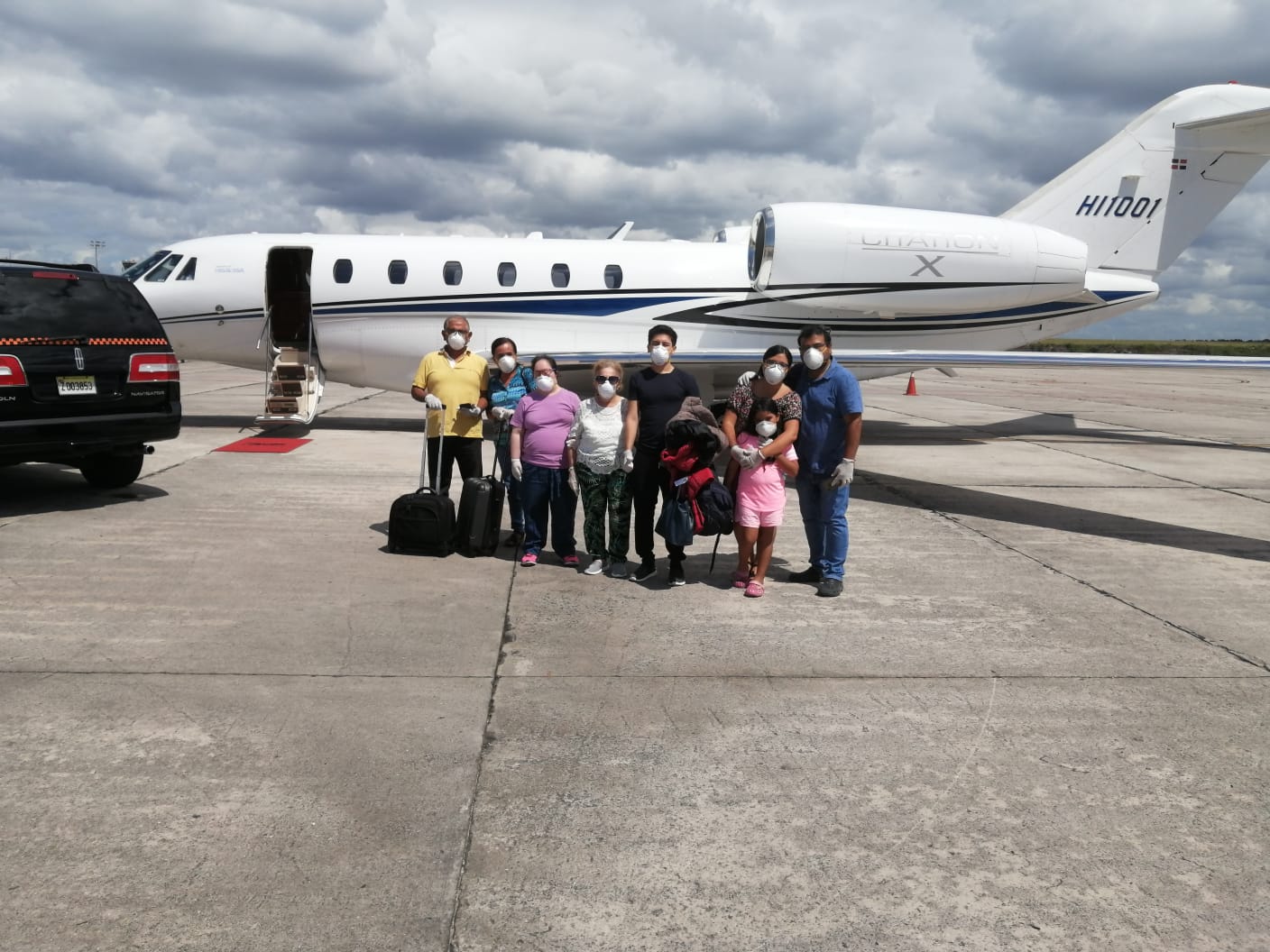 Ocho de grupo de 132 peruanos abandonan RD en vuelo humanitario