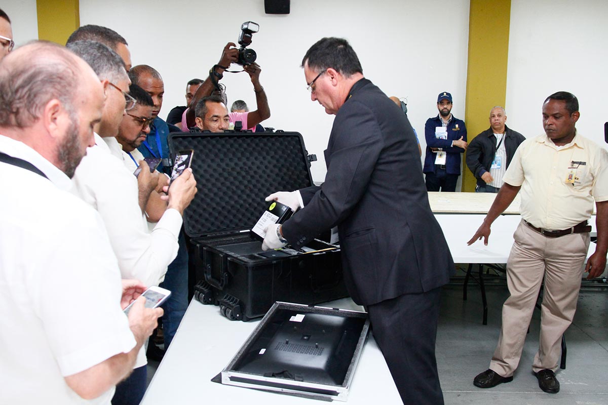 OEA inicia selección de equipos del voto automatizado para auditoría