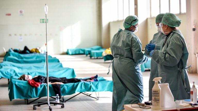 España alcanza los 47 fallecidos y supera los 2.000 contagios por coronavirus