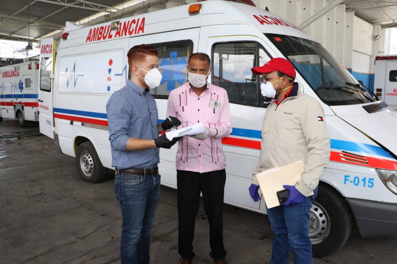 Abinader continúa entrega de ambulancias en varias provincias del país 