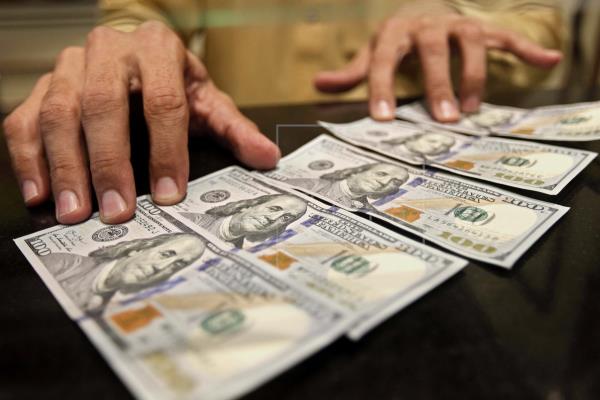 Banco Central inyecta hasta 60 millones de dólares diarios para frenar alza