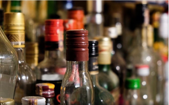 Prisión preventiva contra hombre vinculado al mercado ilícito de bebidas alcohólicas