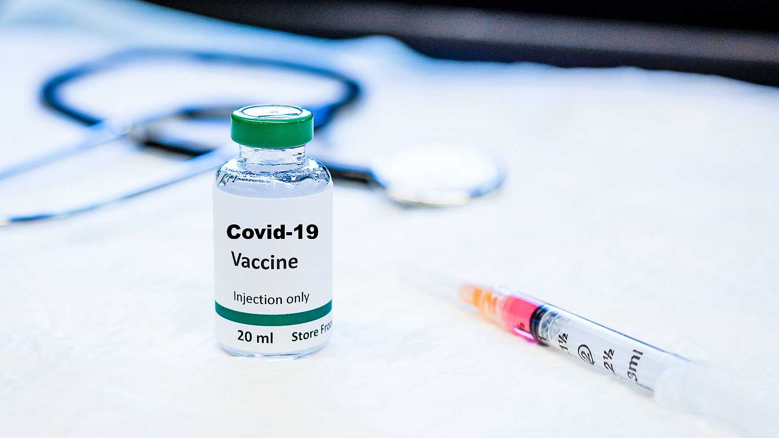Primeras pruebas de una vacuna china contra la COVID dan resultados positivos