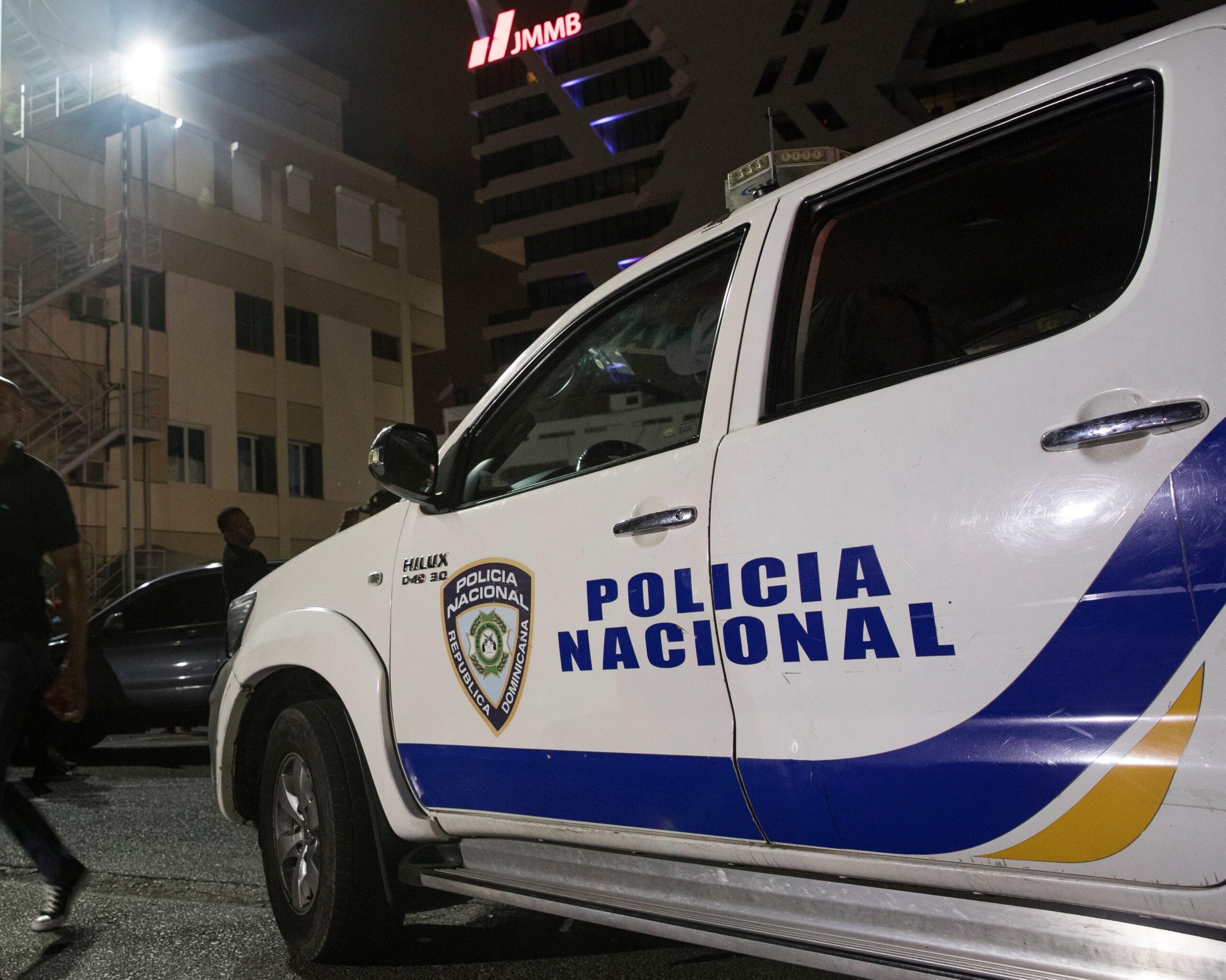 Minusválido tirotea camioneta de la Policía Nacional