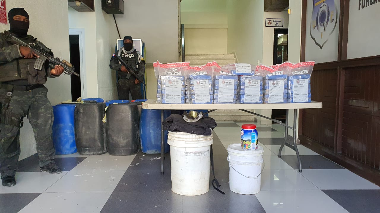 Apresan tres y ocupan 133 paquete de cocaína en Barahona