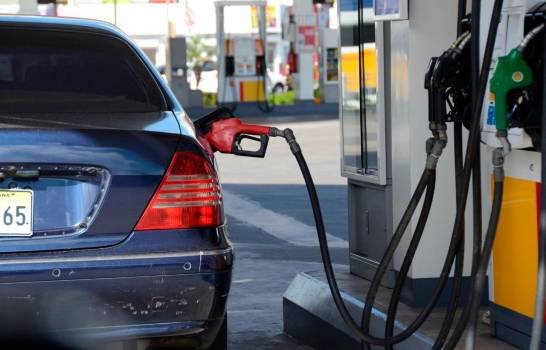 Al menos por esta semana, combustibles no subirán; gobierno vuelve a asumir alza