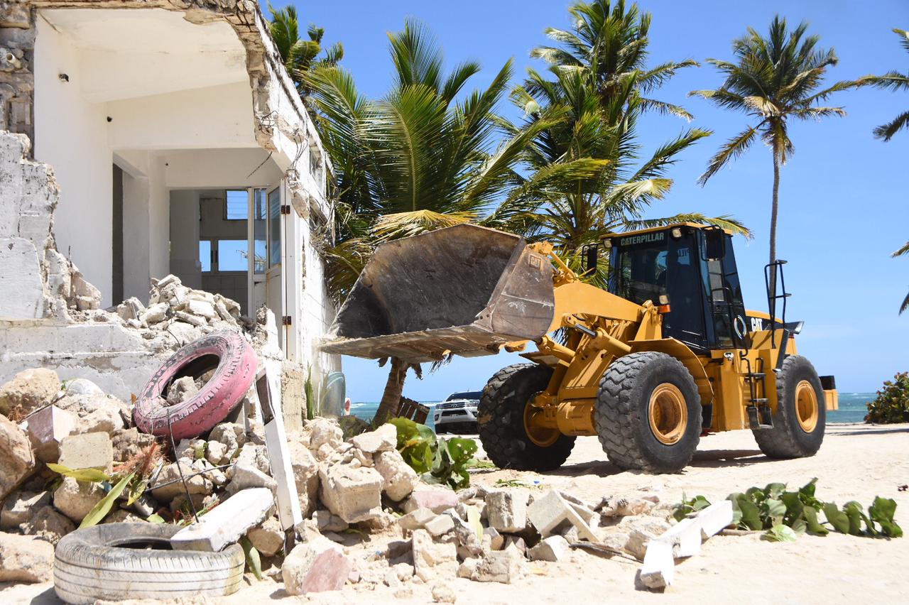 Medio Ambiente rescata área ocupada ilegalmente en playa Cabeza de Toro Punta Cana